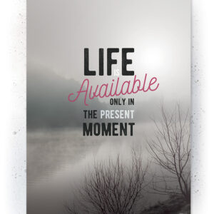 Plakat / Canvas / Akustik: Life is available only in the present moment (Quote Me) Plakater > Plakater med typografi