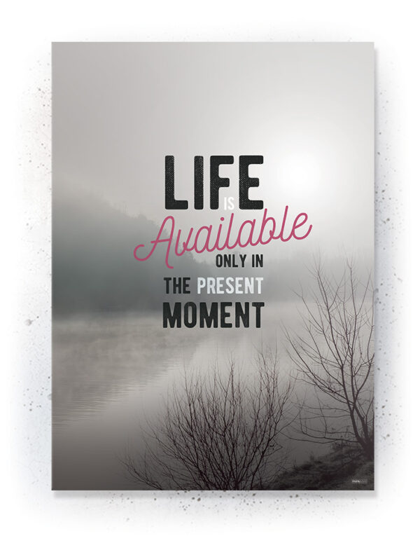 Plakat / Canvas / Akustik: Life is available only in the present moment (Quote Me) Plakater > Plakater med typografi