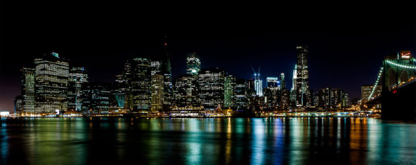 Manhattan skyline by night af Per S?rensen Per S?rensen