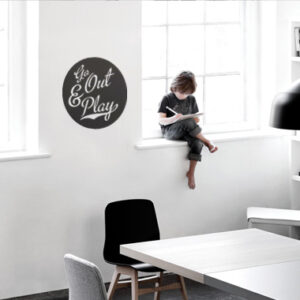 Go Out & Play wallsticker af Alan Smithee